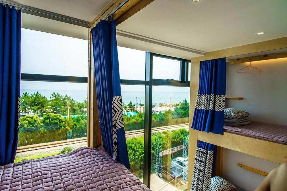 From Guesthouse Пусан Экстерьер фото